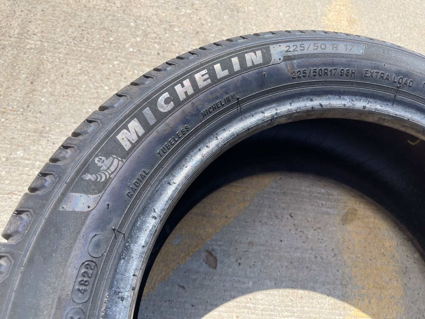 (1) 225/50/17 Michelin Defender 2 tire 225/50R17 98H XL M+S