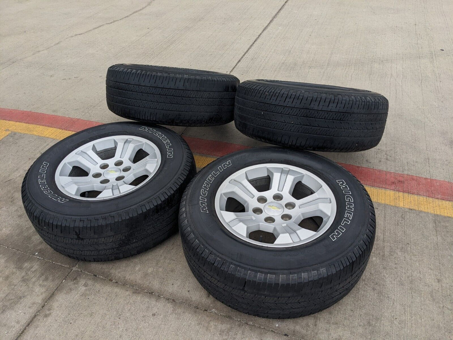 18" Chevy Tahoe Suburban Z71 OEM 5647 5753 wheels tires Silverado 1500