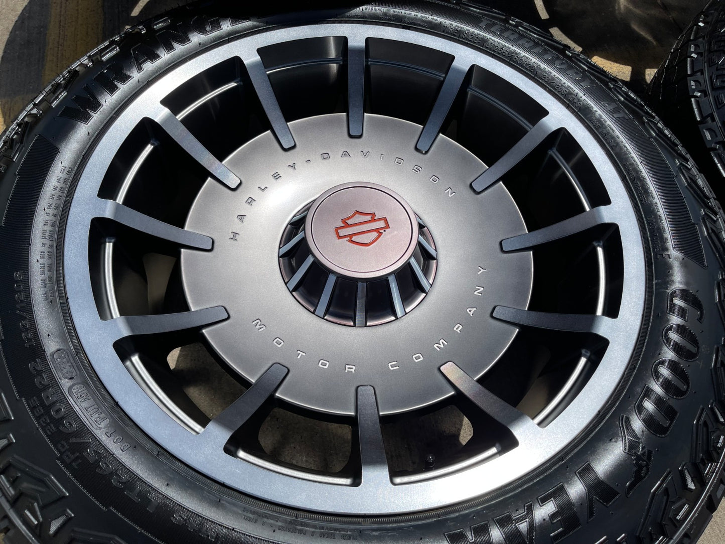 22" 22x10 Chevy Silverado Tahoe Suburban HARLEY DAVIDSON OEM wheels rims NEW 35"