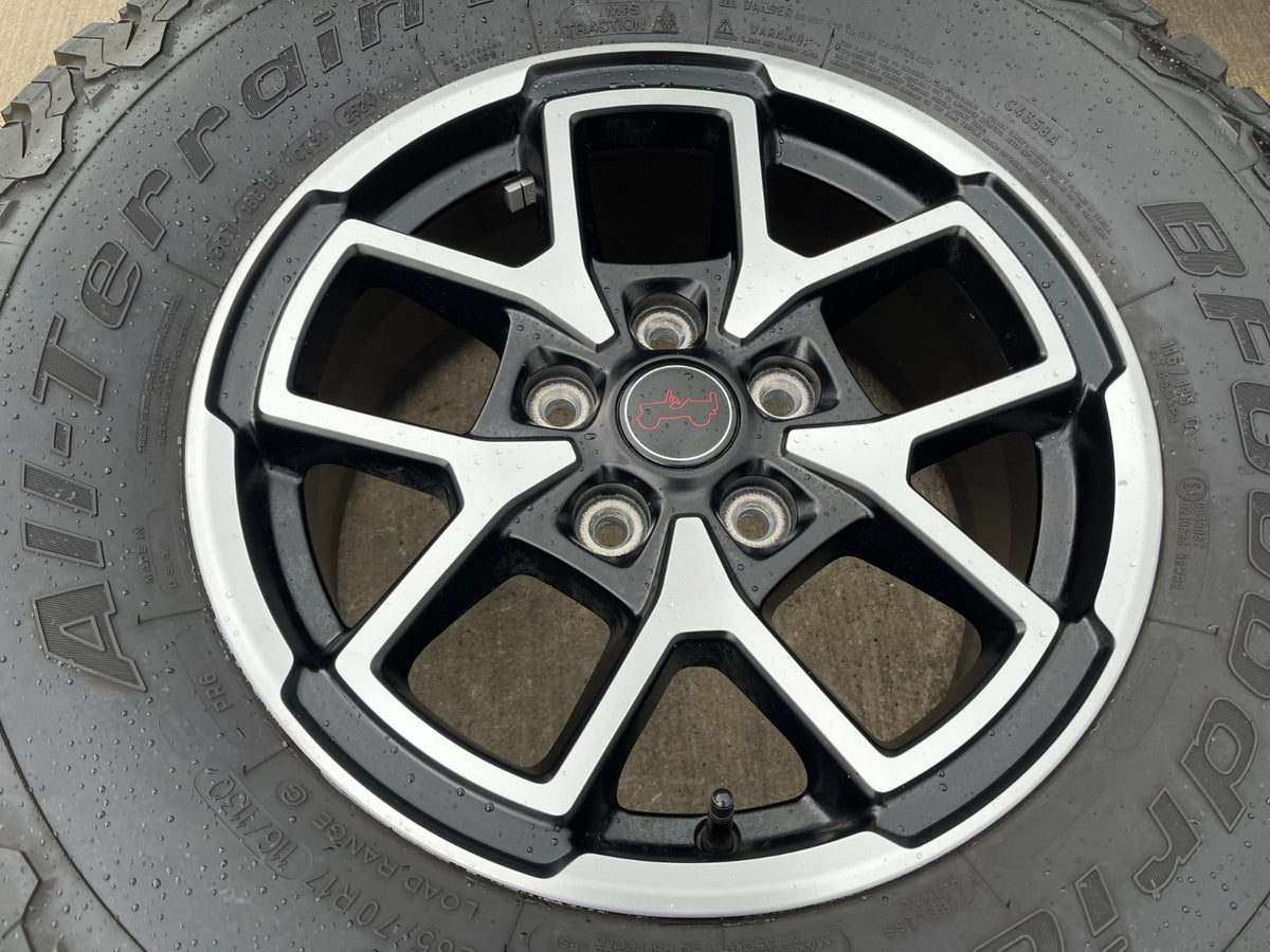 17" Jeep Wrangler Rubicon OEM 95730 9327 wheels rims Gladiator BFG KO2 A/T 33"