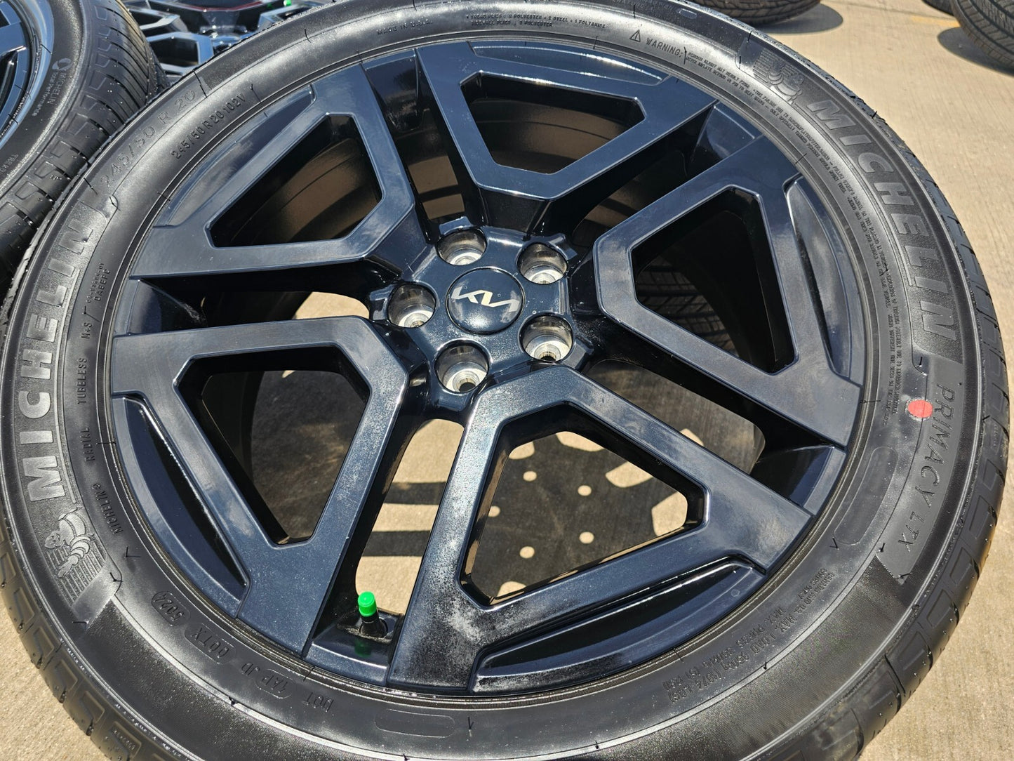 20" Kia Telluride Prestige X-PRO OEM wheels rims 74721 Sedona 2023 2024 2025 NEW