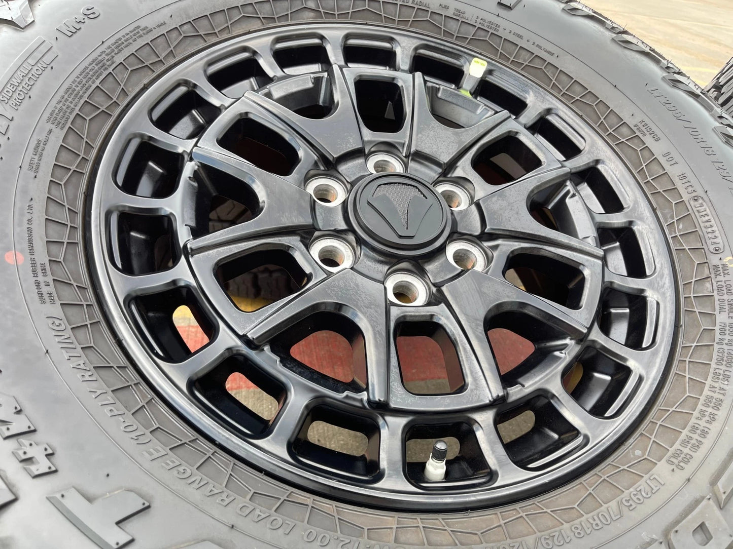 18" Toyota Tundra TSS T FORCE TRD OEM black wheels rims Sequoia 2025 NEW 35"