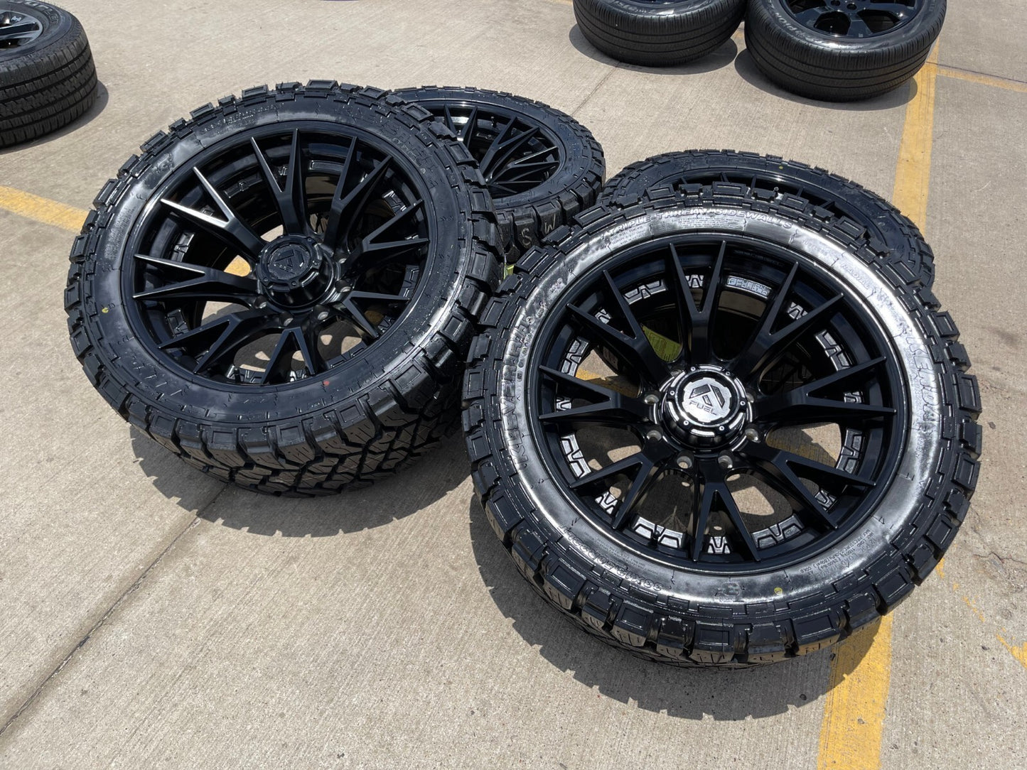 22x10 22" FUEL Fusion Forged Chevy Silverado 2500 3500 wheels rims 8x180 33" NEW