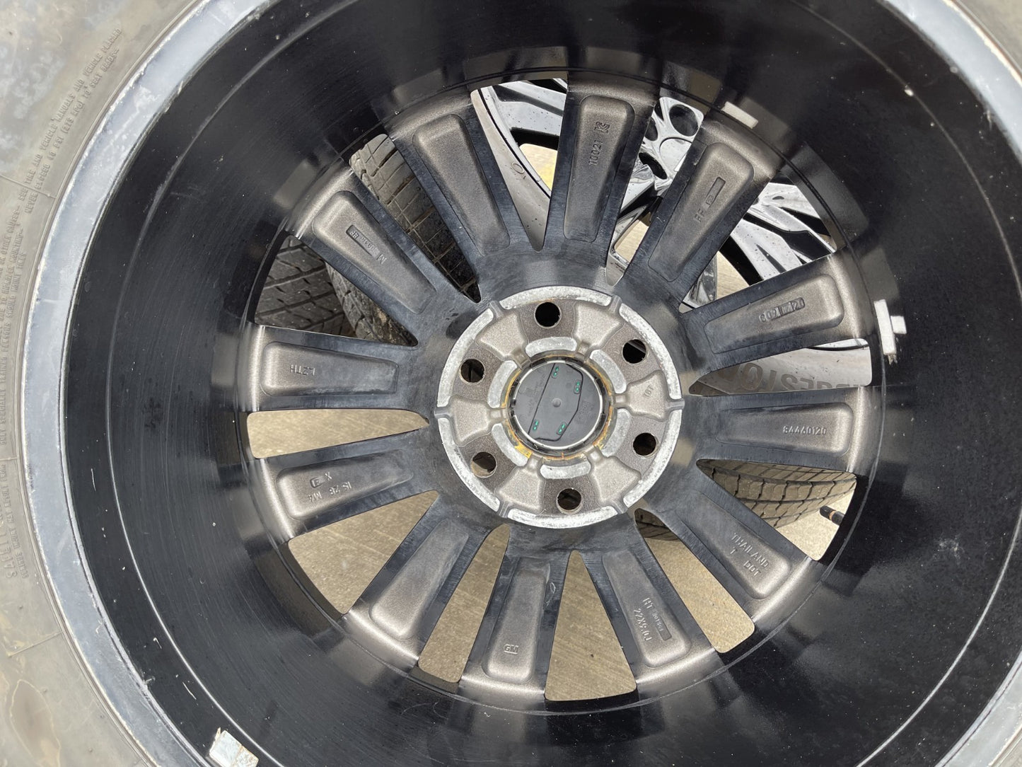 22" Cadillac Escalade OEM wheels rims 95028 4869 GMC Sierra BRIDGESTONE SET