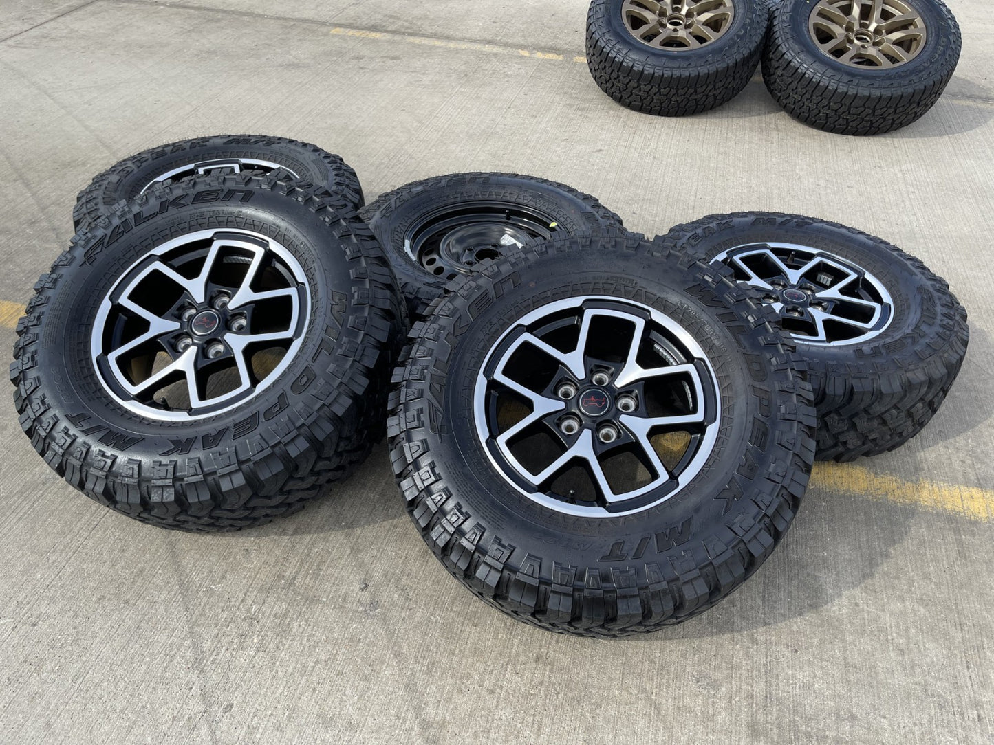 17" Jeep Wrangler Rubicon OEM 95730 9327 wheels rims Gladiator FALKEN MT 33" NEW