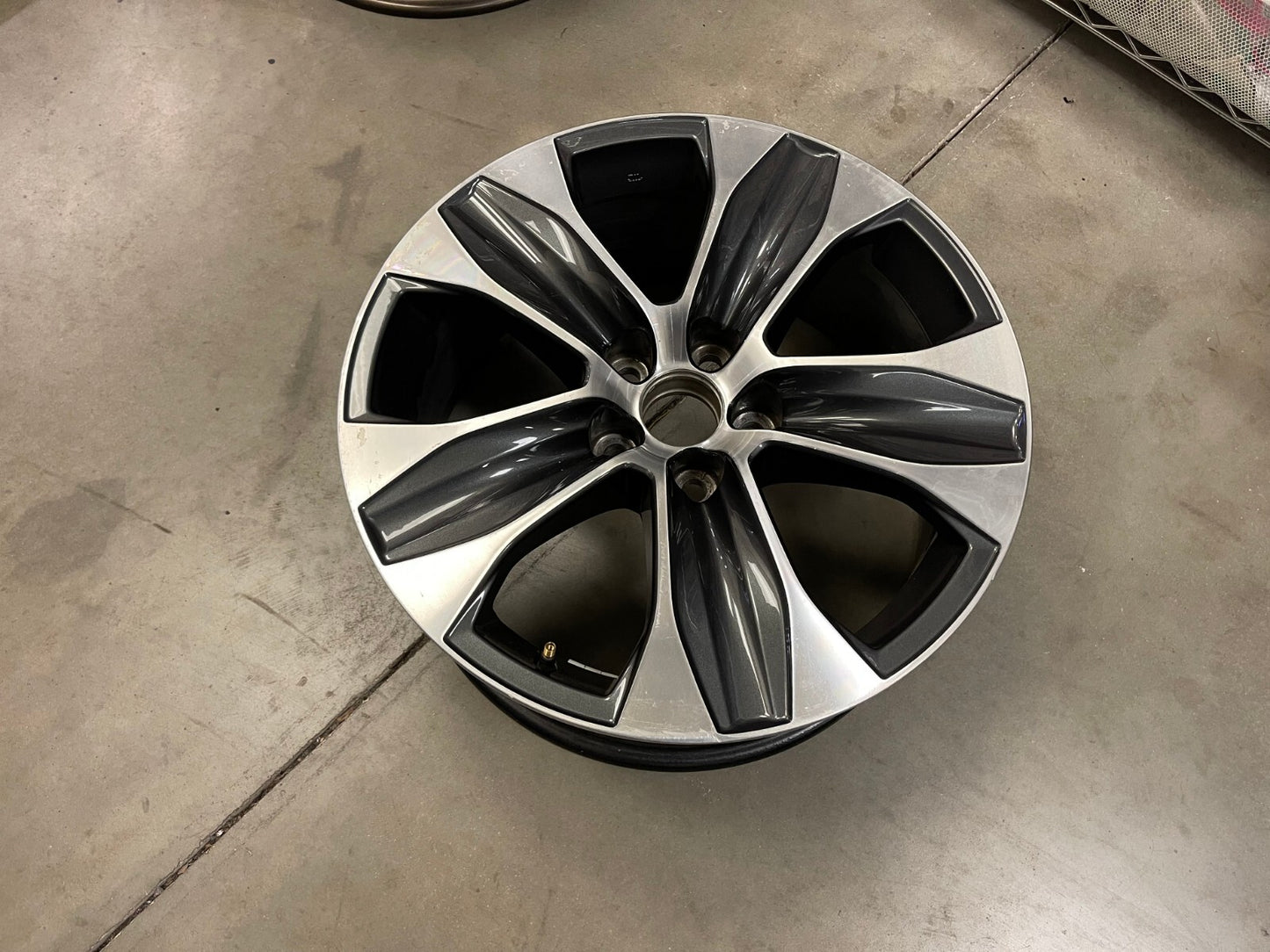 18" Toyota Highlander OEM 75264 wheel rim 2020 2021 2022 2023 2024 2025