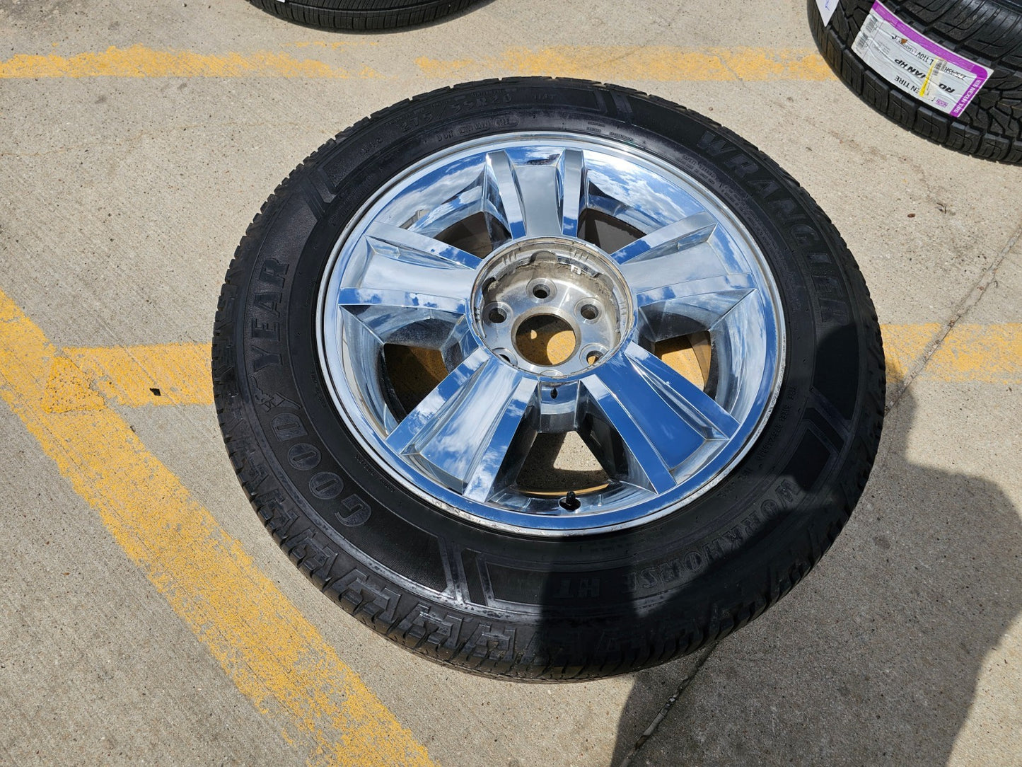 (1) 20" Chevy Silverado Tahoe Suburban chrome OEM 5416 wheel rim tire spare