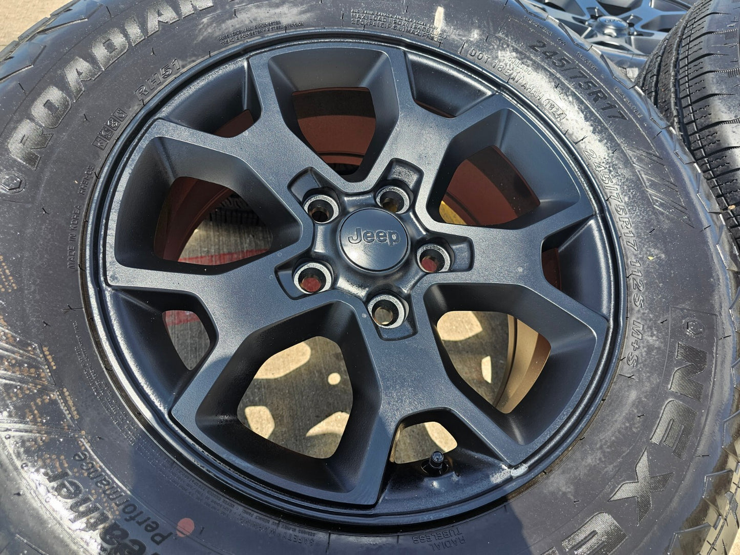 (1) 17" Jeep Wrangler Rubicon OEM 9218 wheel rim Gladiator tire NEXEN HTX2 NEW