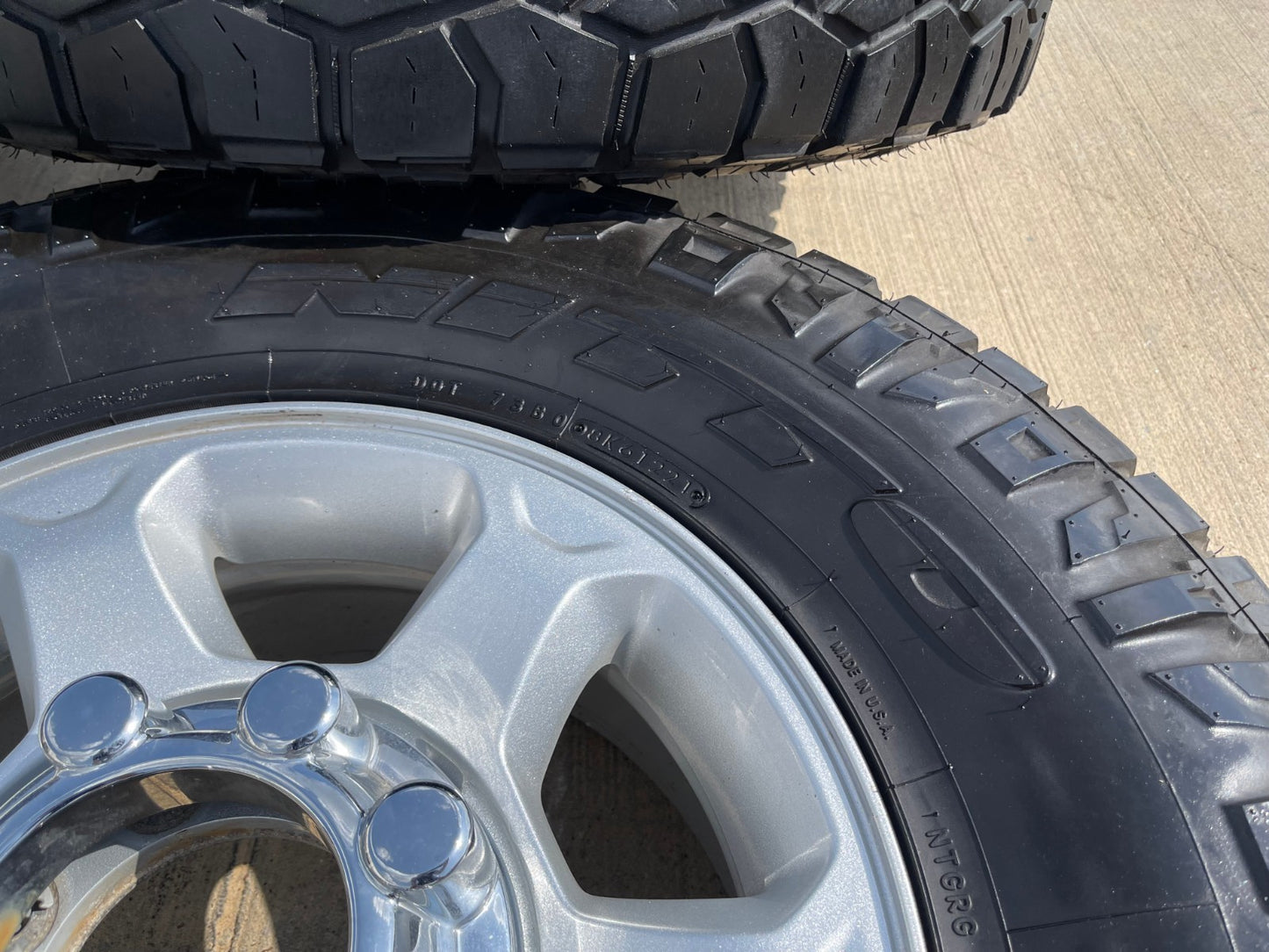 17" Ford F-250 F-350 OEM rims wheels 3950 tires NITRO 34" DISCOUNTED