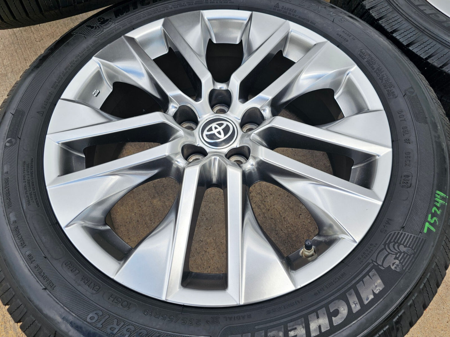 19" Toyota Rav4 Premium OEM 75244 wheels rims Highlander MICHELIN