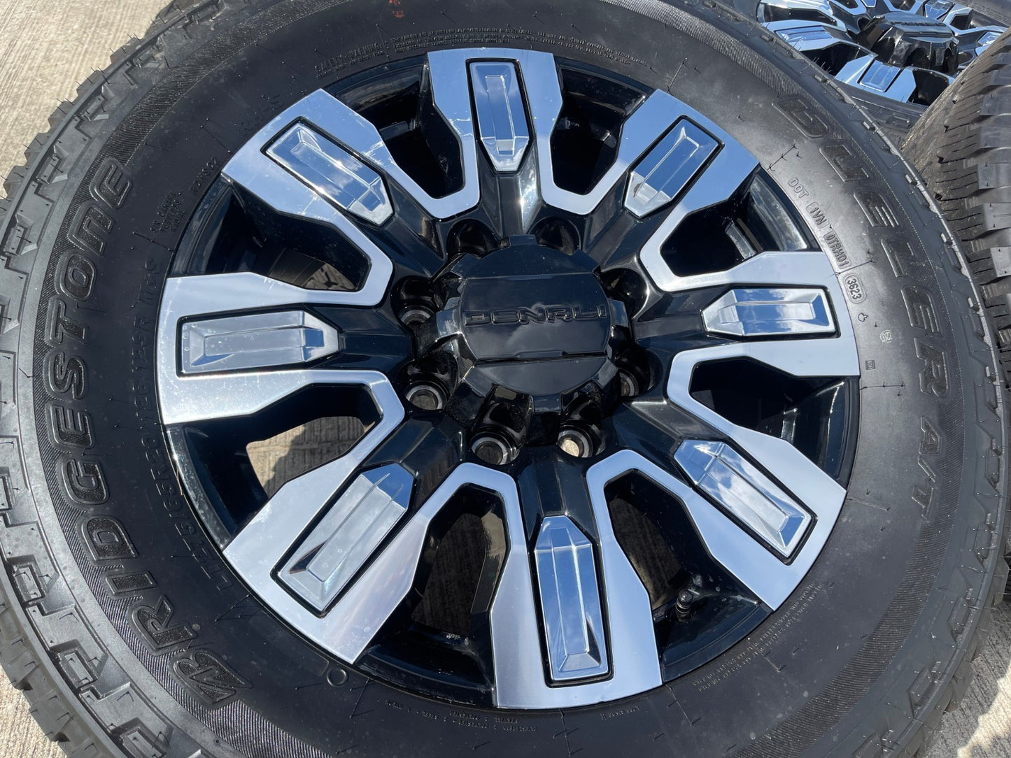 20" GMC Sierra DENALI 2500 3500 OEM wheels rims 5958 14138 Chevy DUELER A/T SET