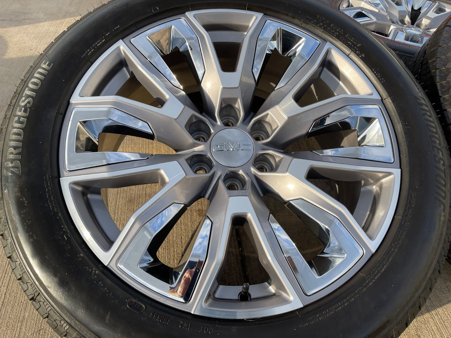 22" GMC Yukon Chevy Tahoe Escalade OEM 95513 14134 wheels rims BRIDGESTONE NEW