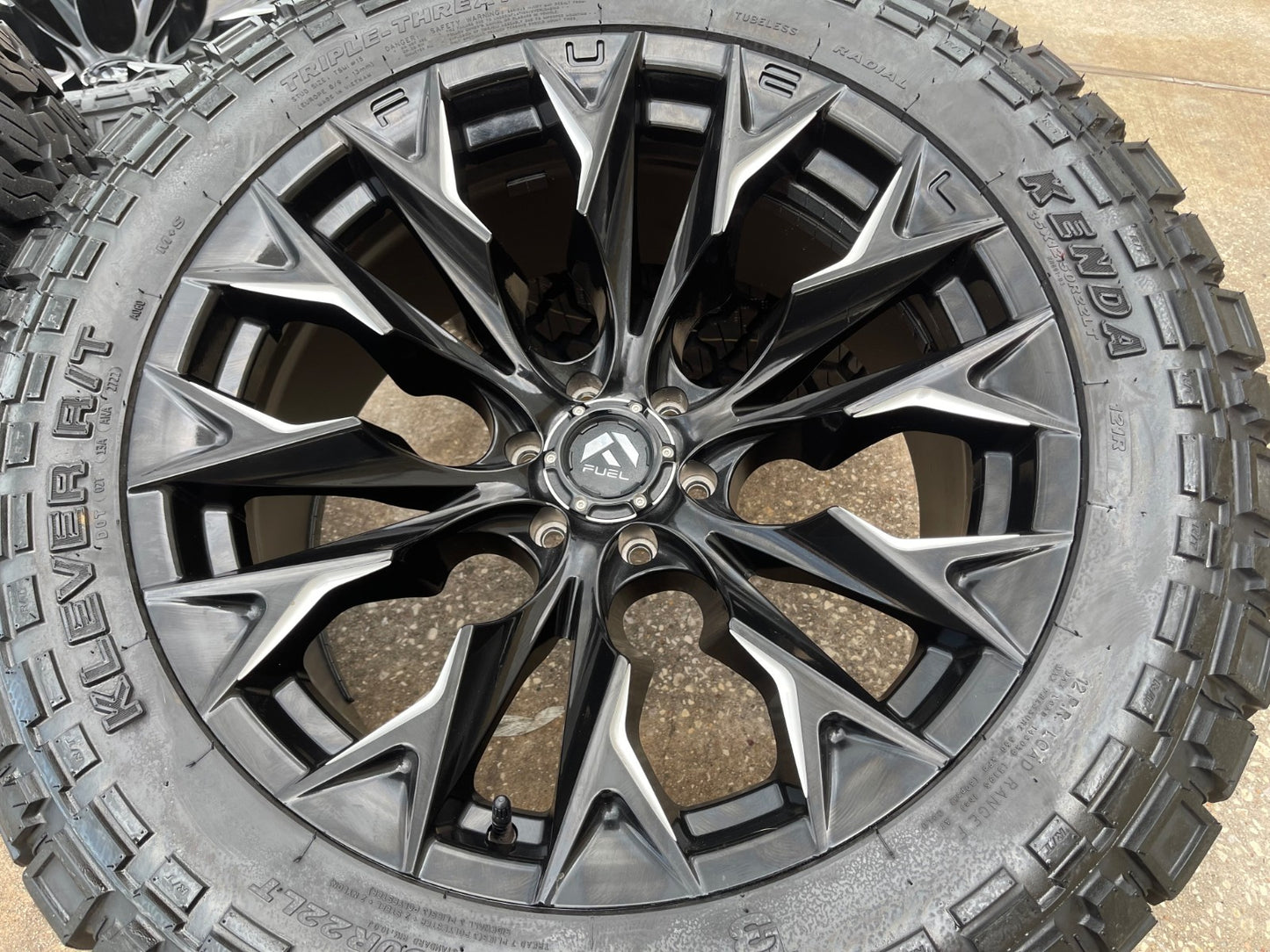 22" 22x10 FUEL Flame D804 Ford F-150 rims wheels Expedition FITS 2004-2027 35"