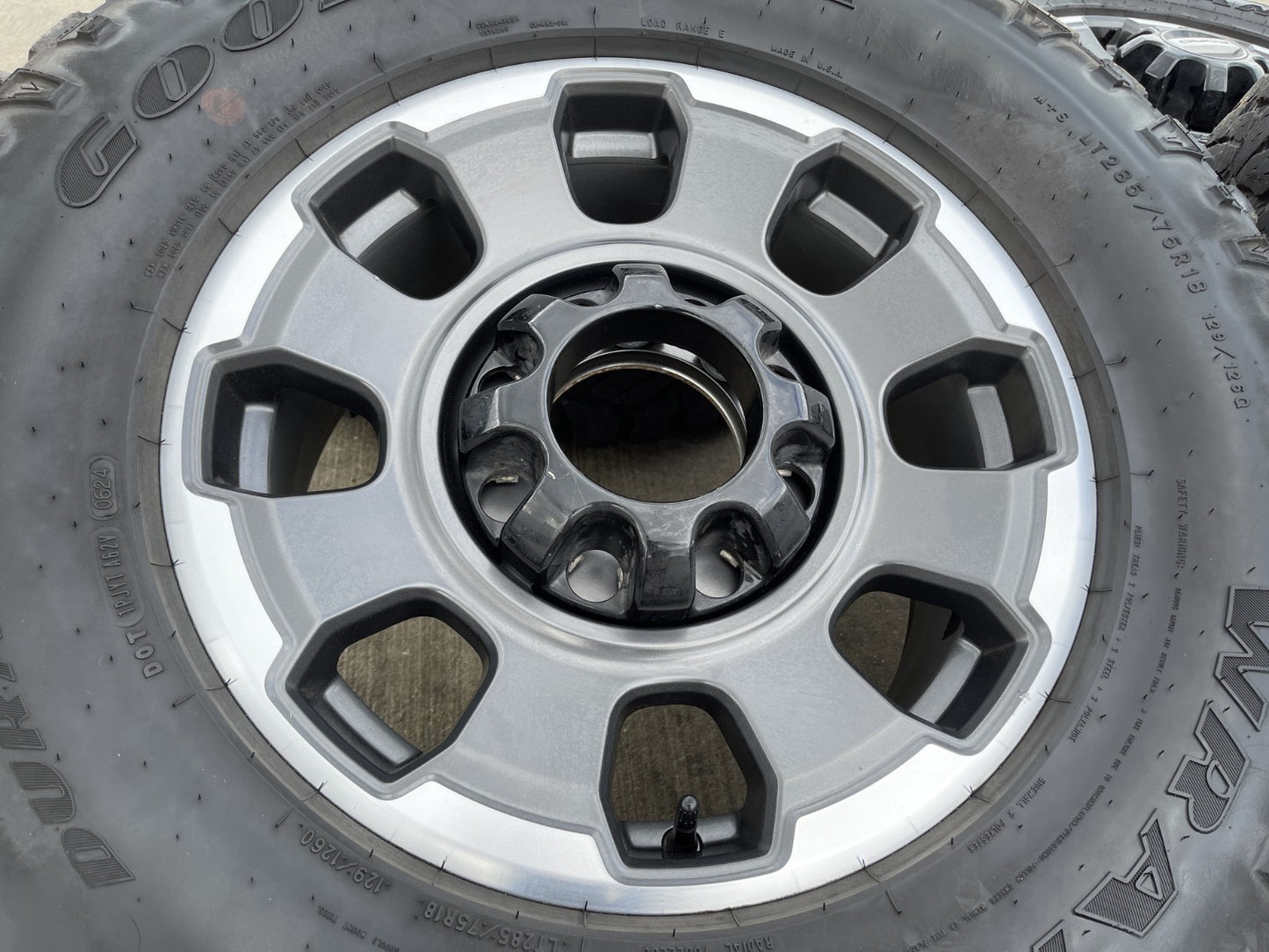 18" Ford F-250 F-350 OEM TREMOR rims wheels 10482 tires 35" DURATRAC R/T
