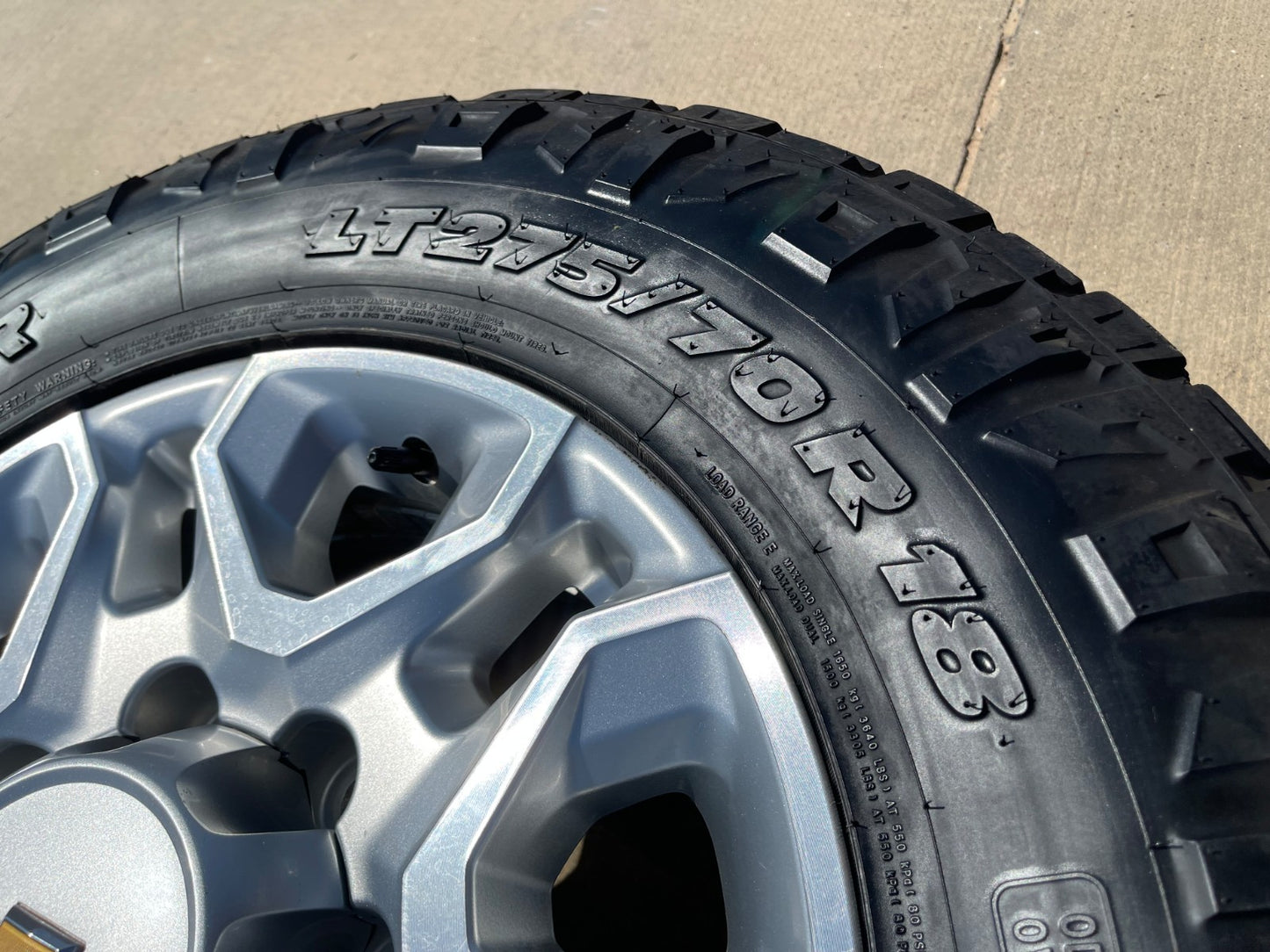 18" Chevy Silverado 2500 3500 OEM 5959 wheels rims tires SET NITRO R/T