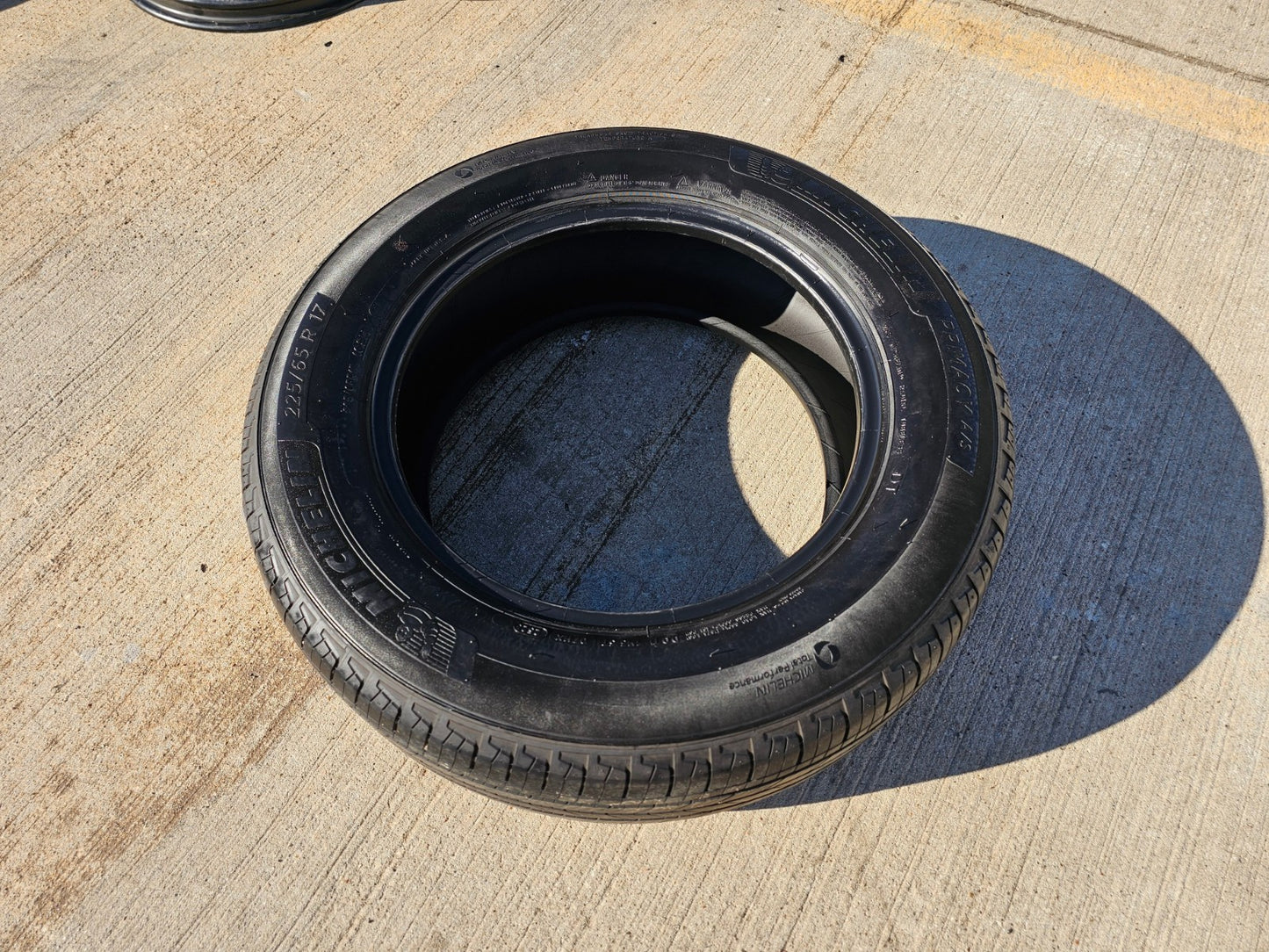 225/65/17 Michelin Primacy A/S tire 102H
