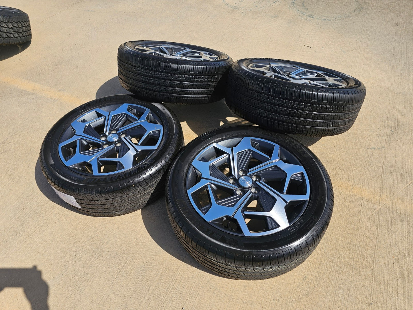 20" Hyundai Palisade Calligraphy OEM 71006 wheels rims 2024 2025 2026 MICHELIN