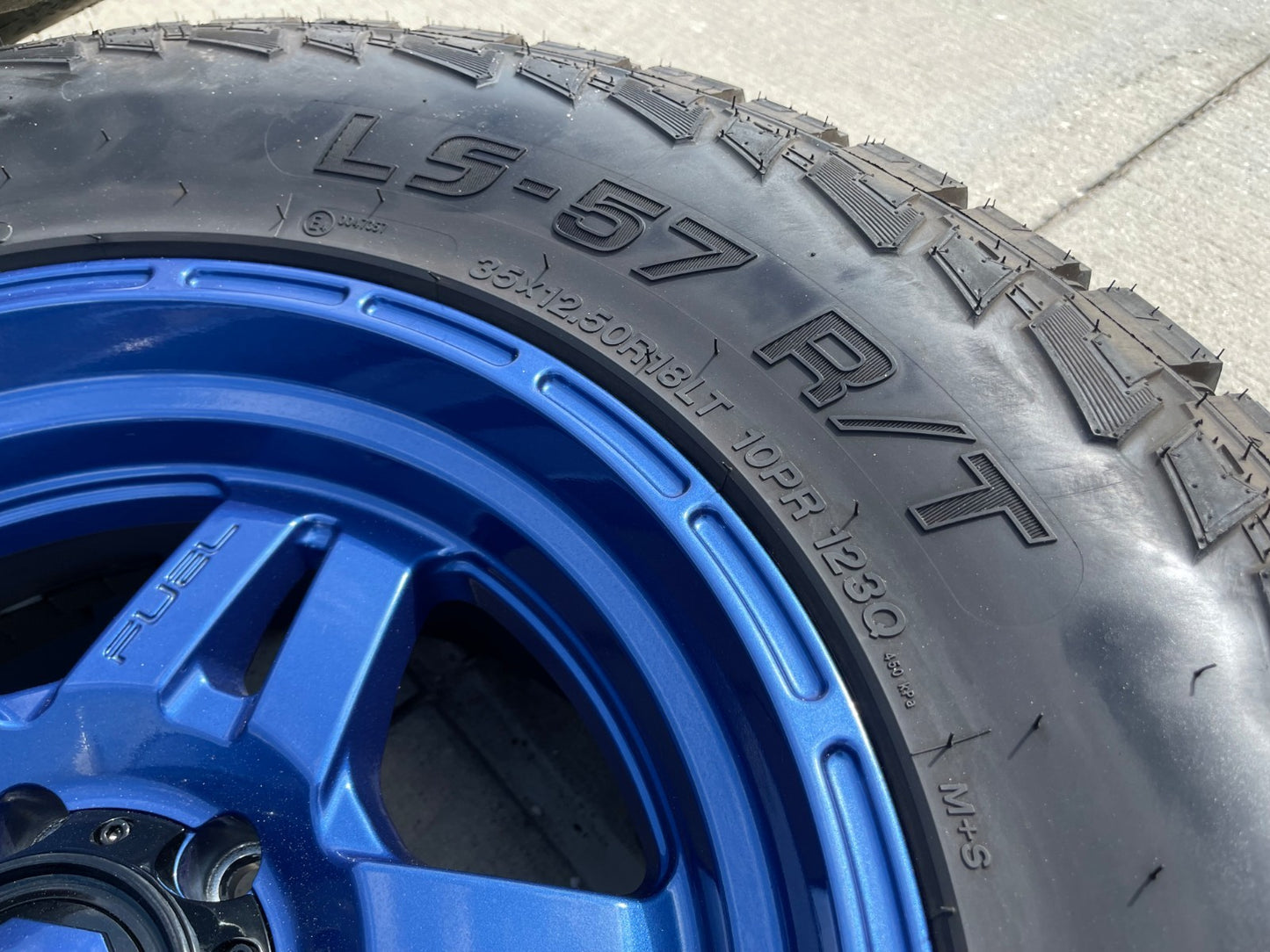 18x9 18" FUEL Oxide D802 Silverado RAM Tacoma wheels rims 6x139 6x5.5 35"