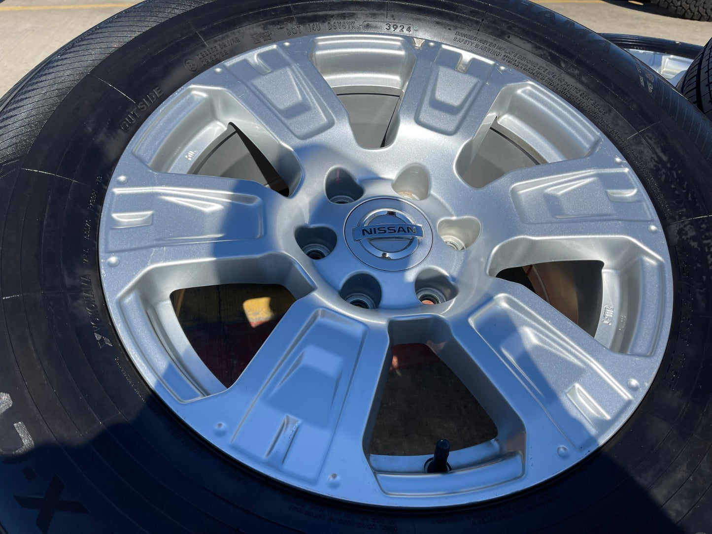 18" Nissan Titan Armada OEM 62752 wheels rims tires YOKOHAMA
