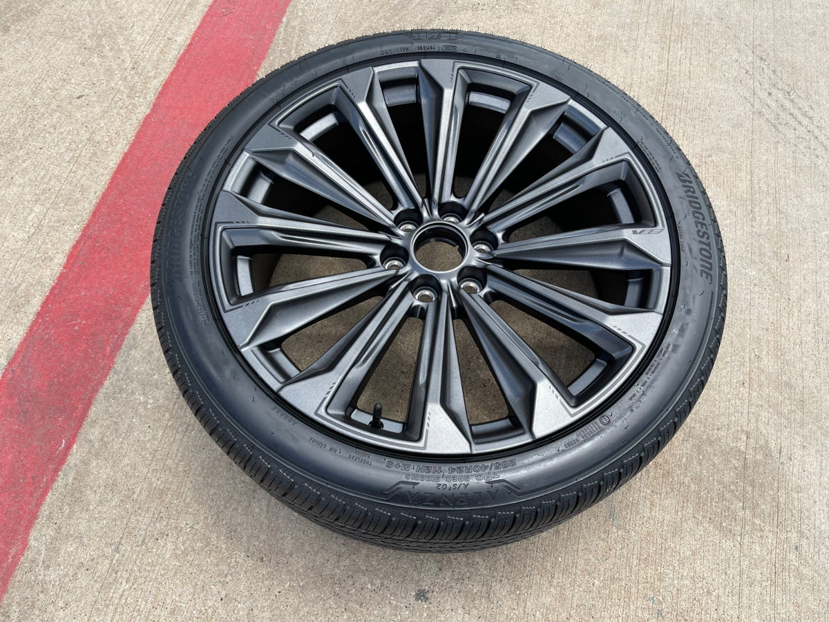 (1) 24" Cadillac Escalade V OEM 84949597 wheel rim tire 2025 2026 2027