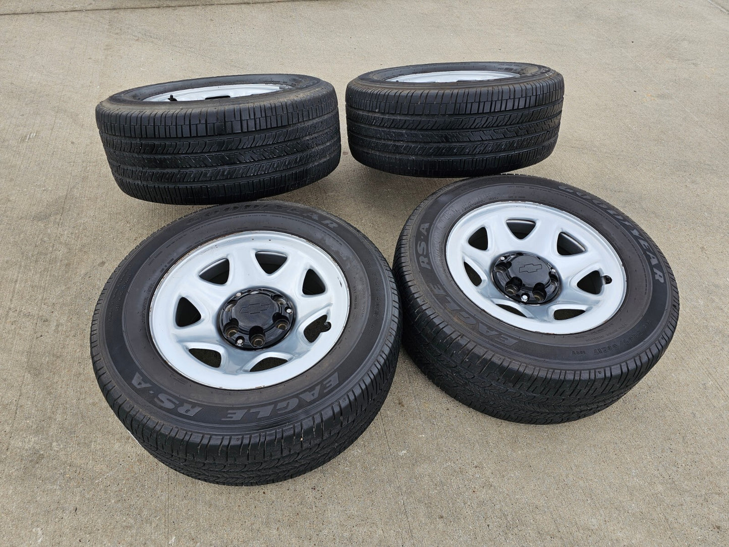 (1) 17" Chevy Tahoe PPV Police Package OEM 8111 spare wheel rim tire