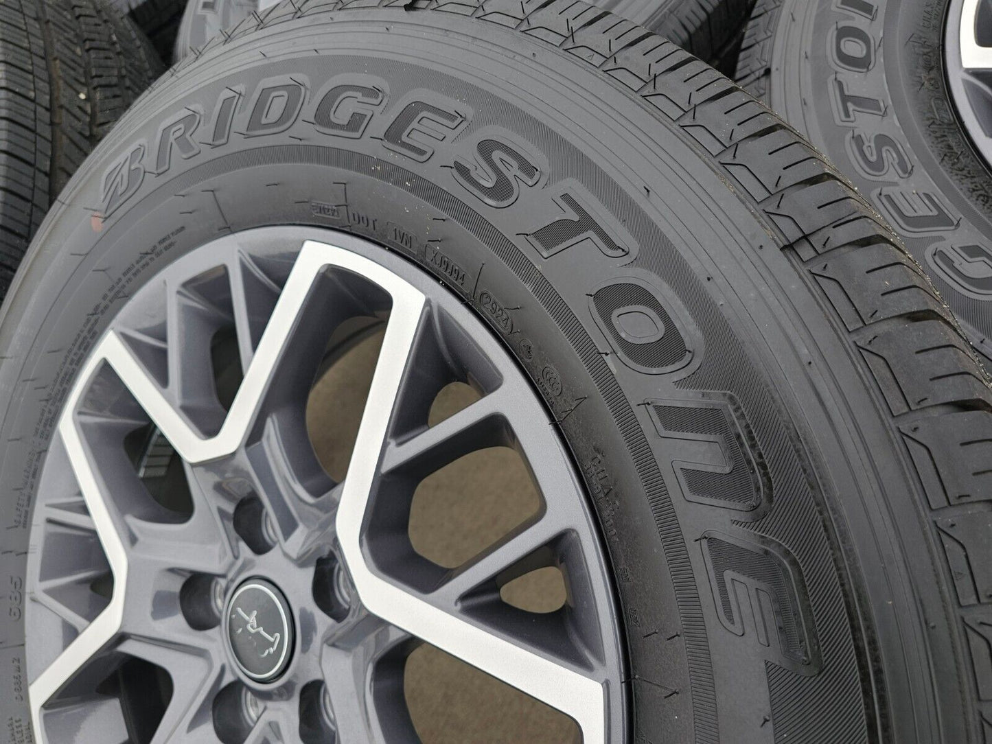 18" Jeep Wrangler Grand Cherokee Gladiator OEM wheels rims tires 2024 2025 NEW
