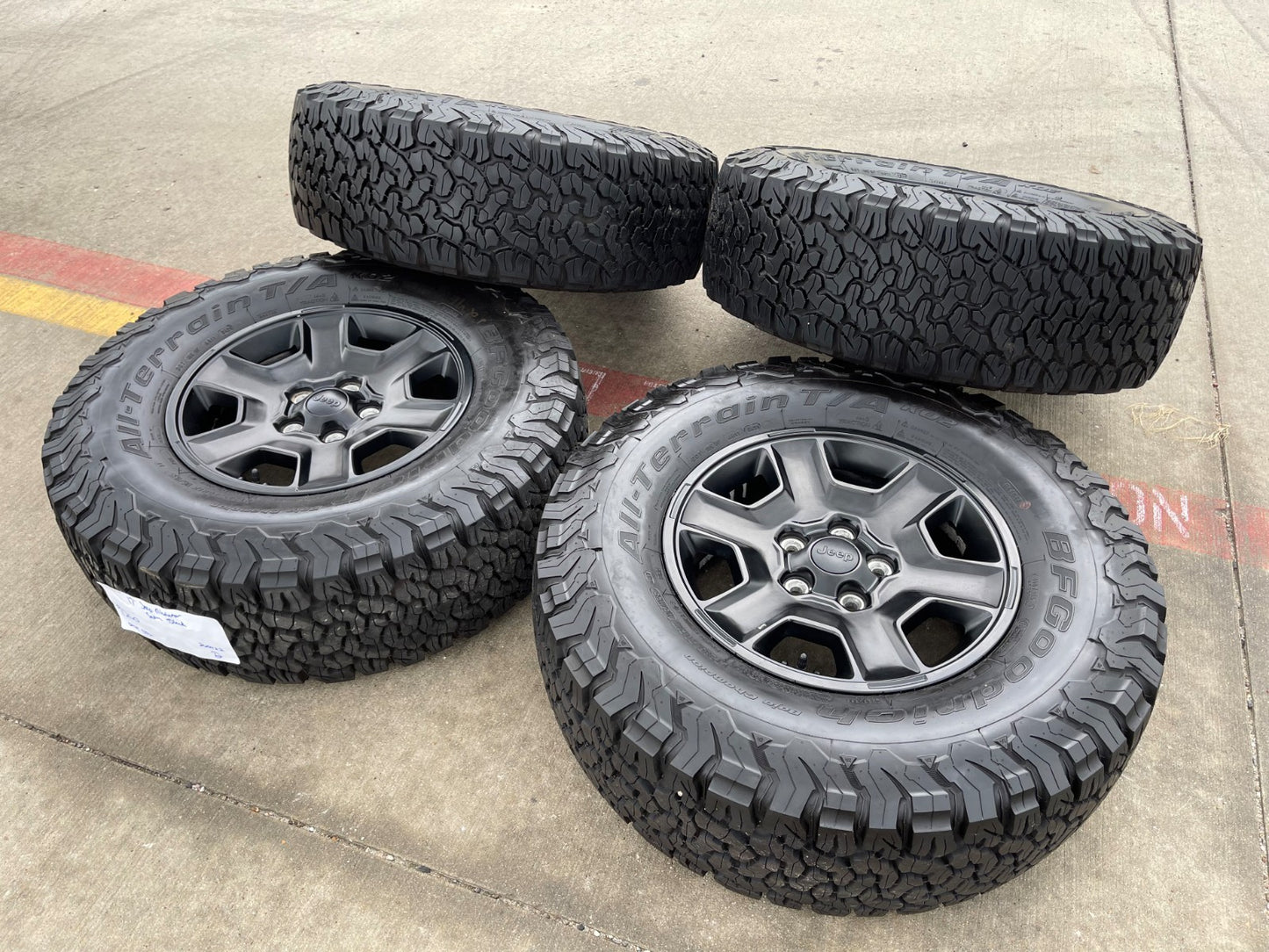 17" Jeep Wrangler Rubicon OEM 9260 wheels rims Gladiator tires BFG KO2 A/T 33"