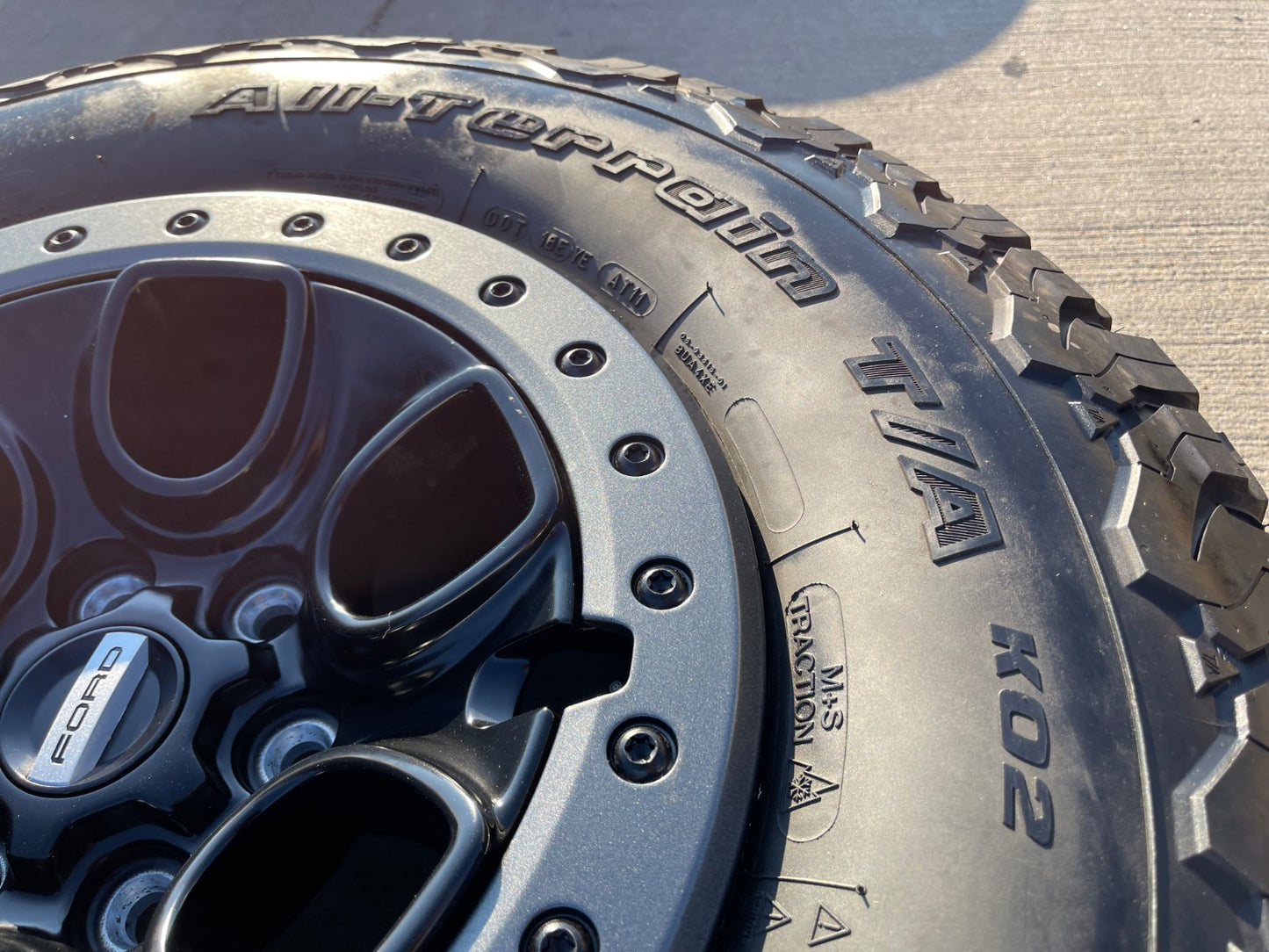 17" Ford F-150 Raptor OEM BEADLOCK rims wheels SET 10459 95210 BFG KO2 tires