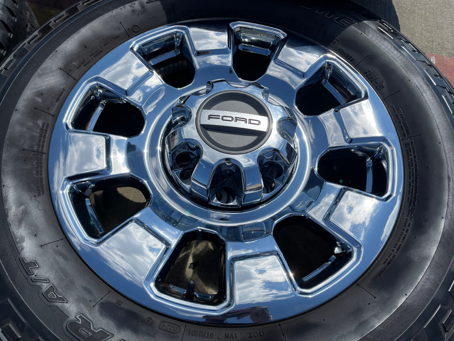 20" Ford F-250 F-350 OEM 10295 25085 10552 chrome Lariat wheels rims tires