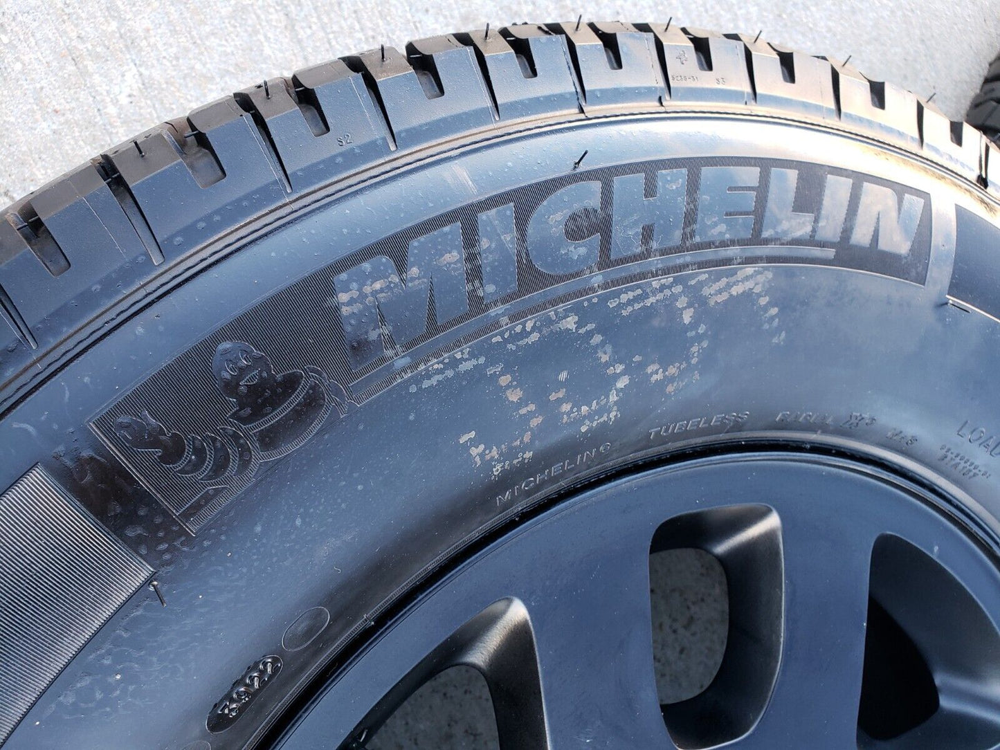 18" GMC Sierra 2500 3500 OEM Chevy 5502 wheels rims MICHELIN NEW