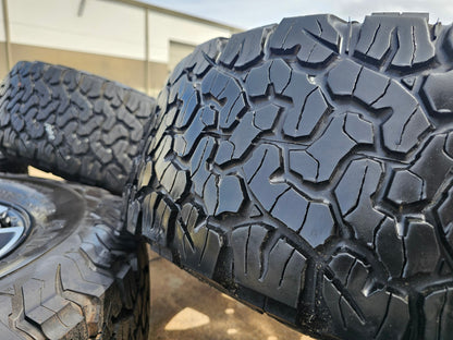 17" Jeep Wrangler Rubicon OEM 9218 Black wheels rims Gladiator BFG 33"