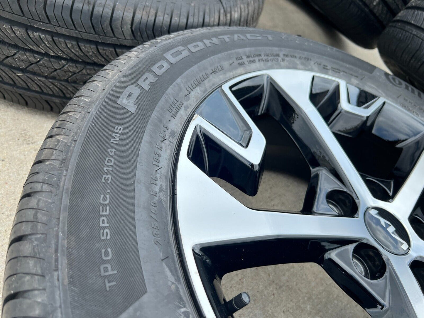 18" Kia Sportage Telluride OEM wheels rims tires 95386 Sorento Sedona