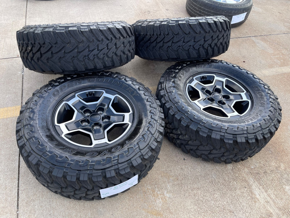 17" Jeep Wrangler RUBICON OEM wheel rim 9259 black single