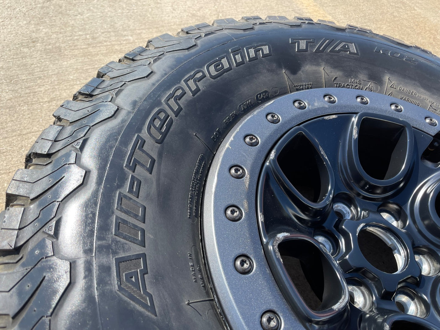 (1) 17" Ford F-150 Raptor OEM BEADLOCK rim wheel 10459 95210 BFG 35" DISCOUNTED