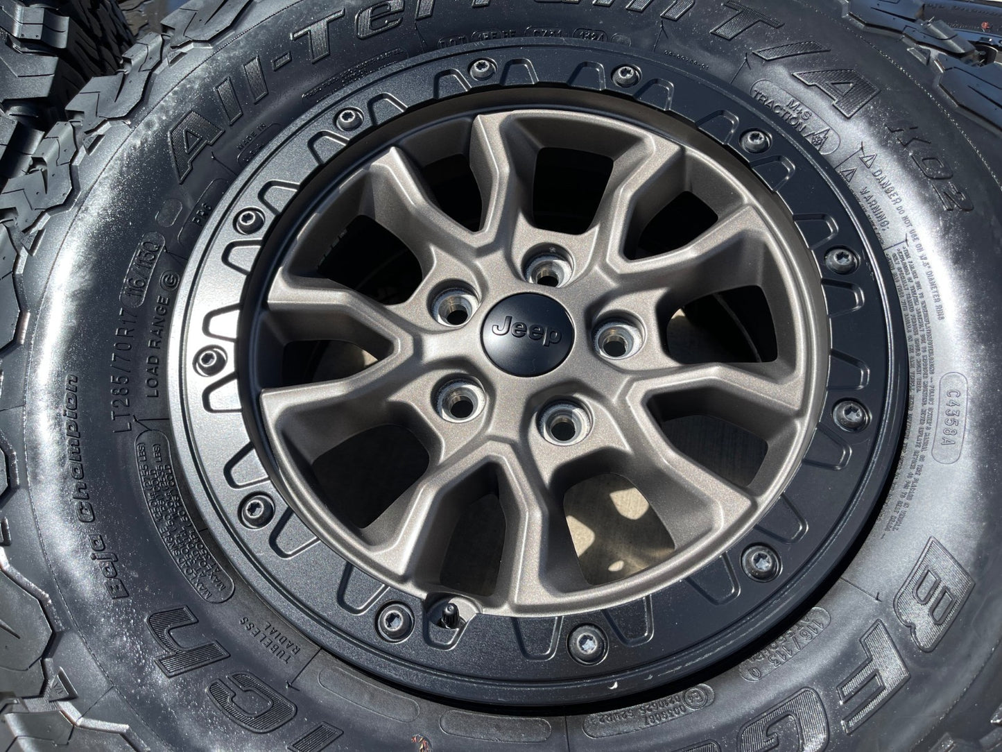 17" Jeep Wrangler 392 Gladiator Rubicon OEM BEADLOCK wheels rims SET 9304 95240
