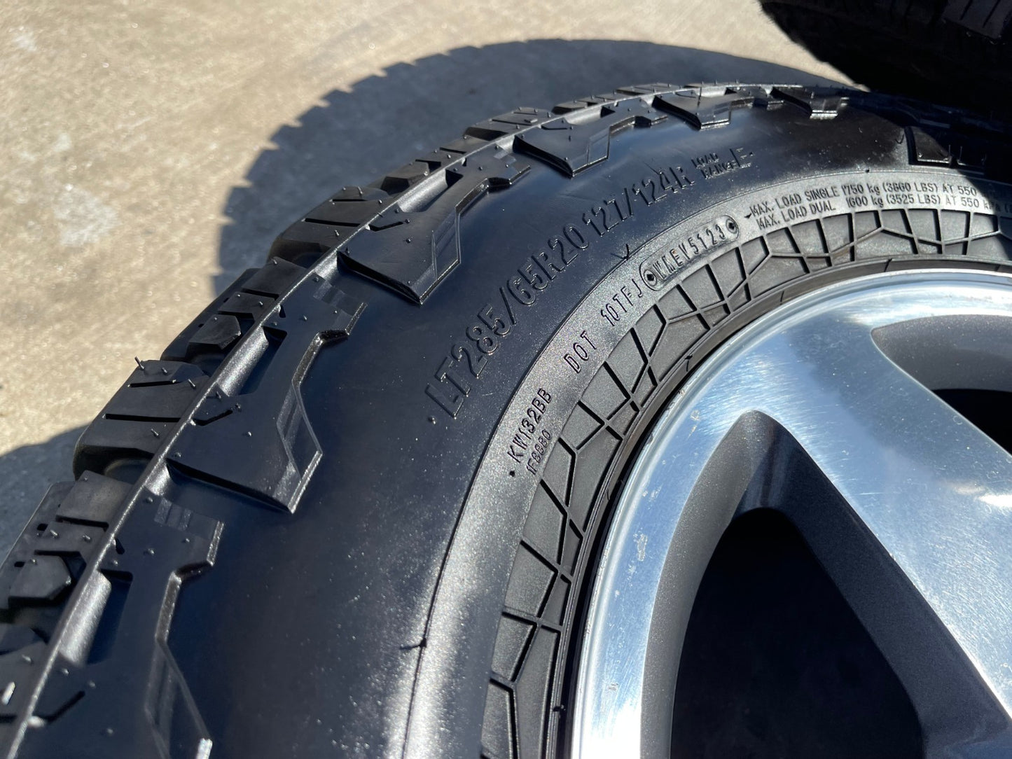 20" Chevy Silverado GMC 2500 OEM 5805 wheels rims tires