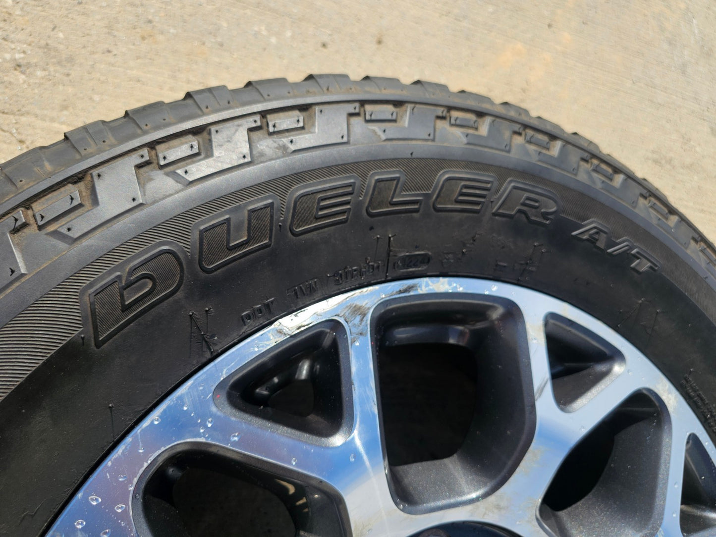 (1) 20" Ford F-250 F-350 OEM Lariat wheel rim 10292 tire BRIDGESTONE A/T