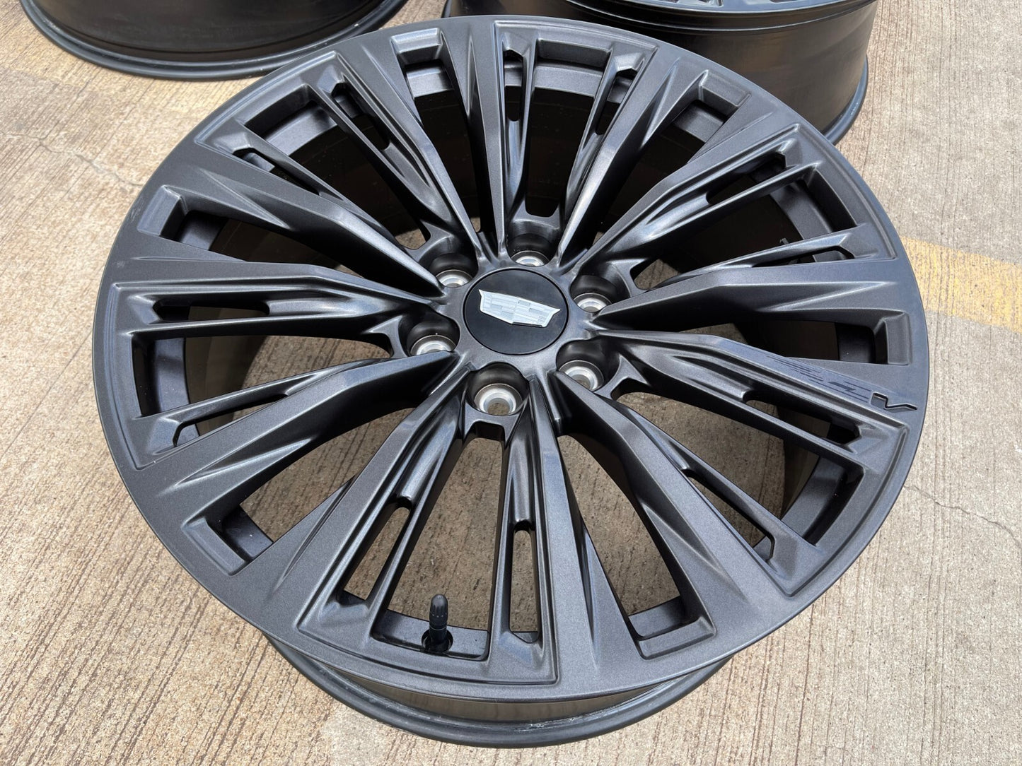 22" Cadillac Escalade V V600 Platinum OEM ORIGINAL wheel rim 2023 2024 2025 NEW