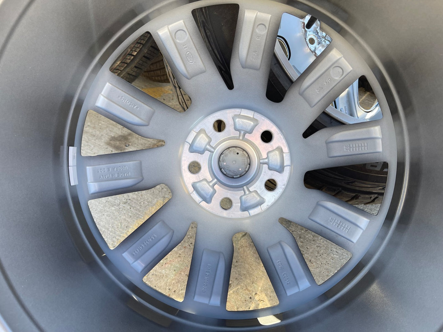 22" Land Rover Range DEFENDER OEM M8E2-1007-HB wheel rim spare PIRELLI