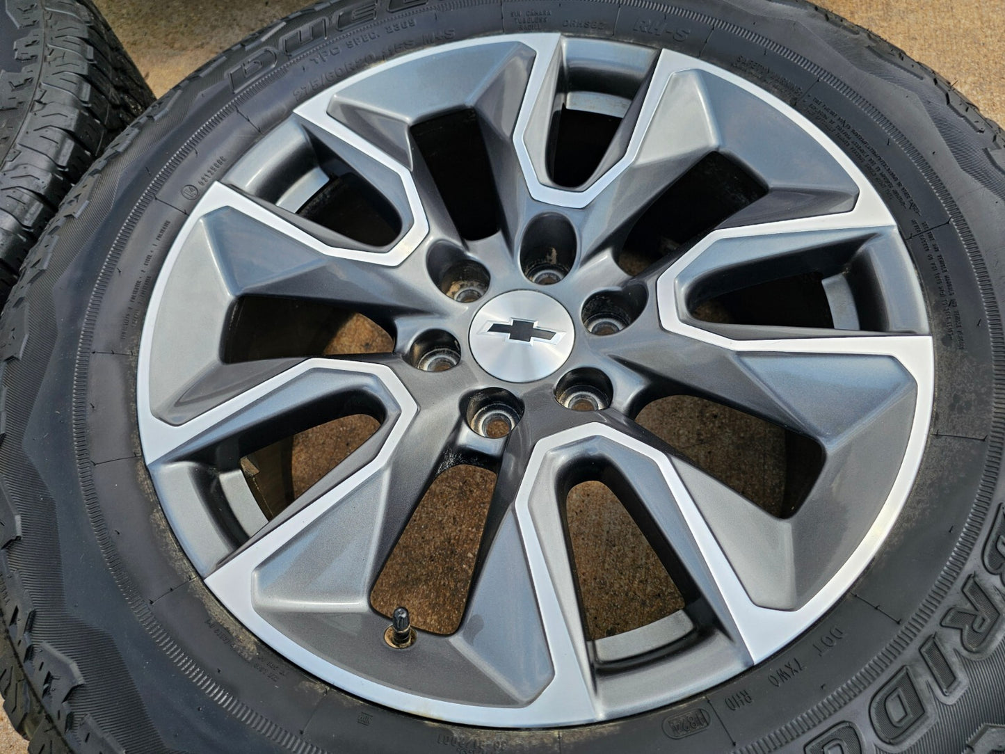 20" Chevy Silverado 1500 Tahoe Suburban OEM 5915 5916 wheels rims DUELER A/T