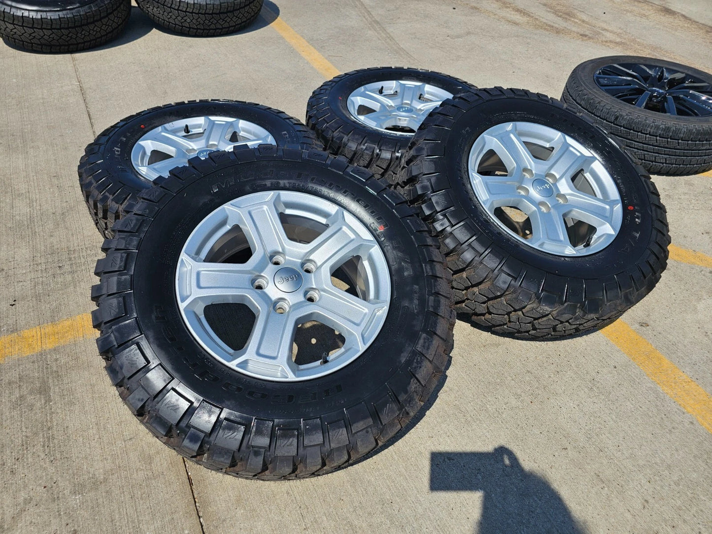 17" Jeep Gladiator Wrangler Rubicon OEM wheels rims 9216 BFG