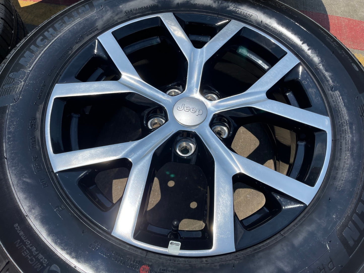 18" Jeep Grand Cherokee L OEM wheels rims 9285 95198 Durango 2025 MICHELIN NEW