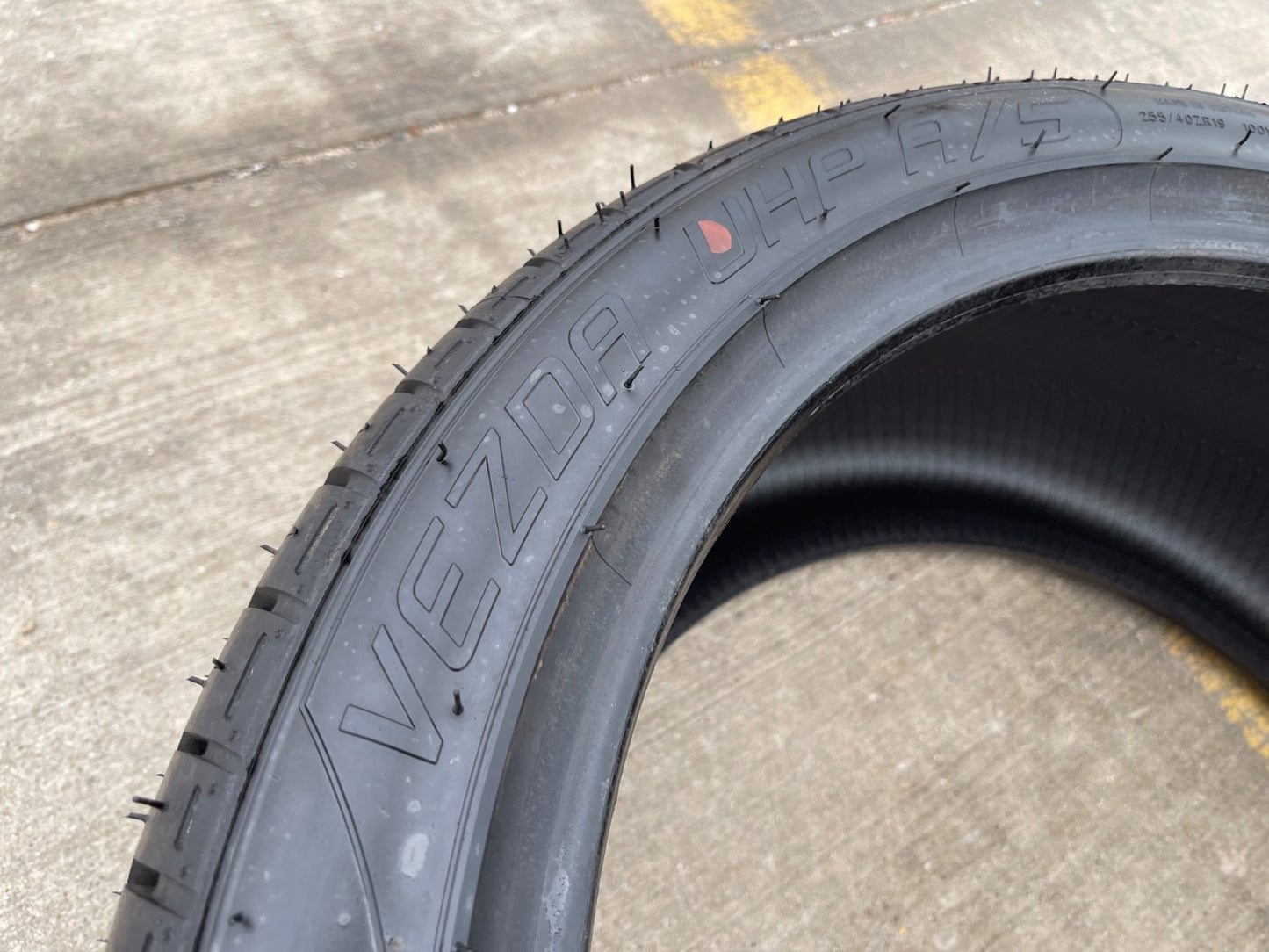 (1) 255/40/19 Kenda Vezda UHP A/S KR400 tire 255/40r19 100W NEW