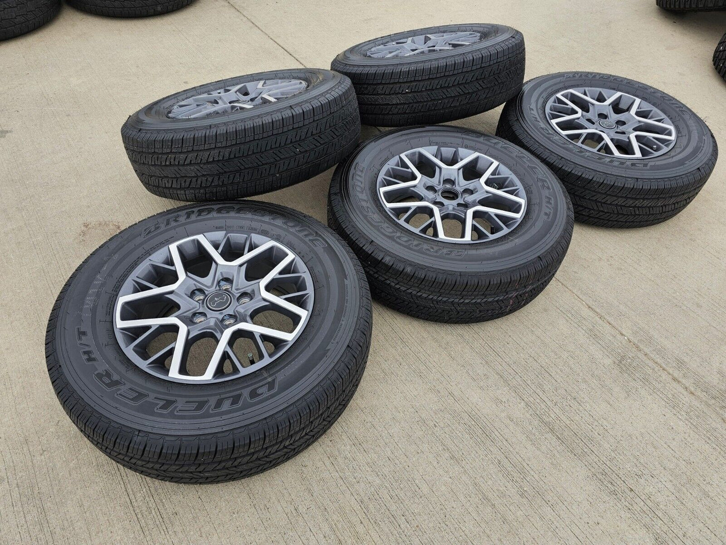18" Jeep Wrangler Grand Cherokee Gladiator OEM wheels rims tires 2024 2025 NEW