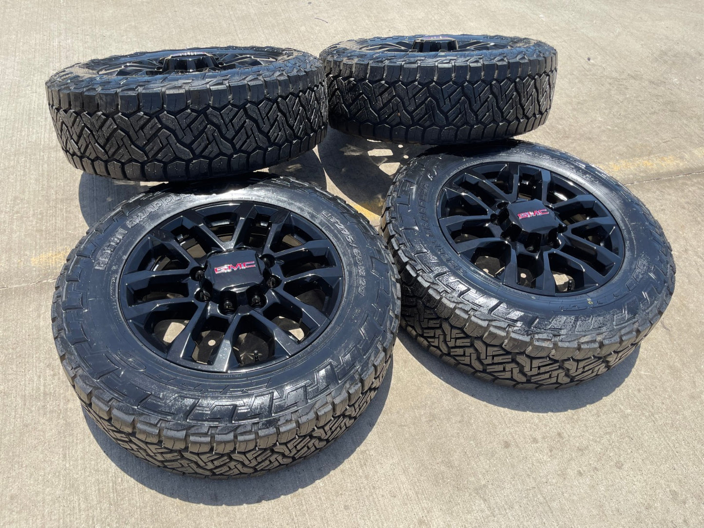 20" GMC AT4 Chevy Silverado Trail Boss 2500 87847207 OEM wheels rims NEW NITTO