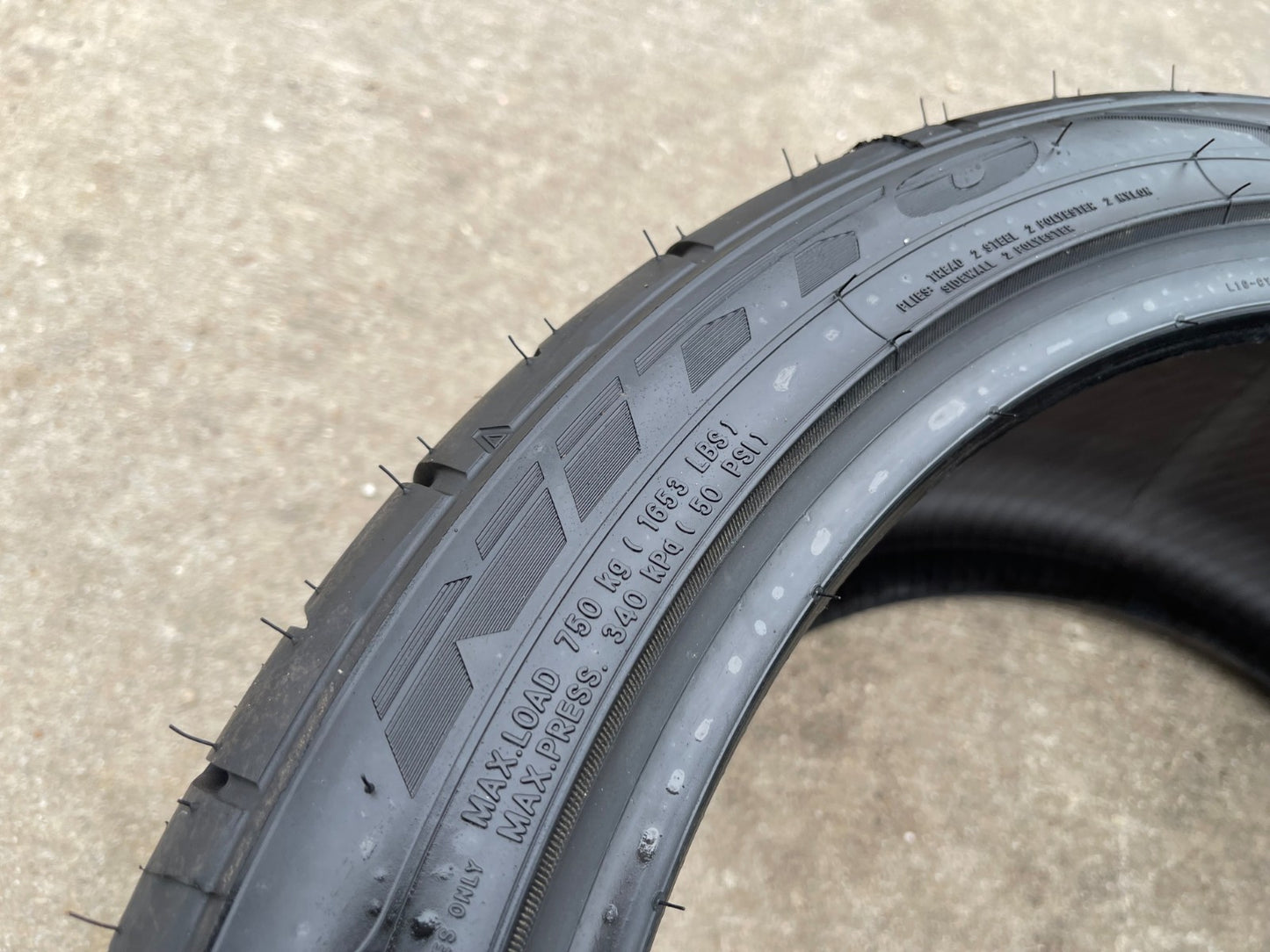 (1) 265/35/19 Nitto NT555 G2 tire 265/35/19 98W NEW