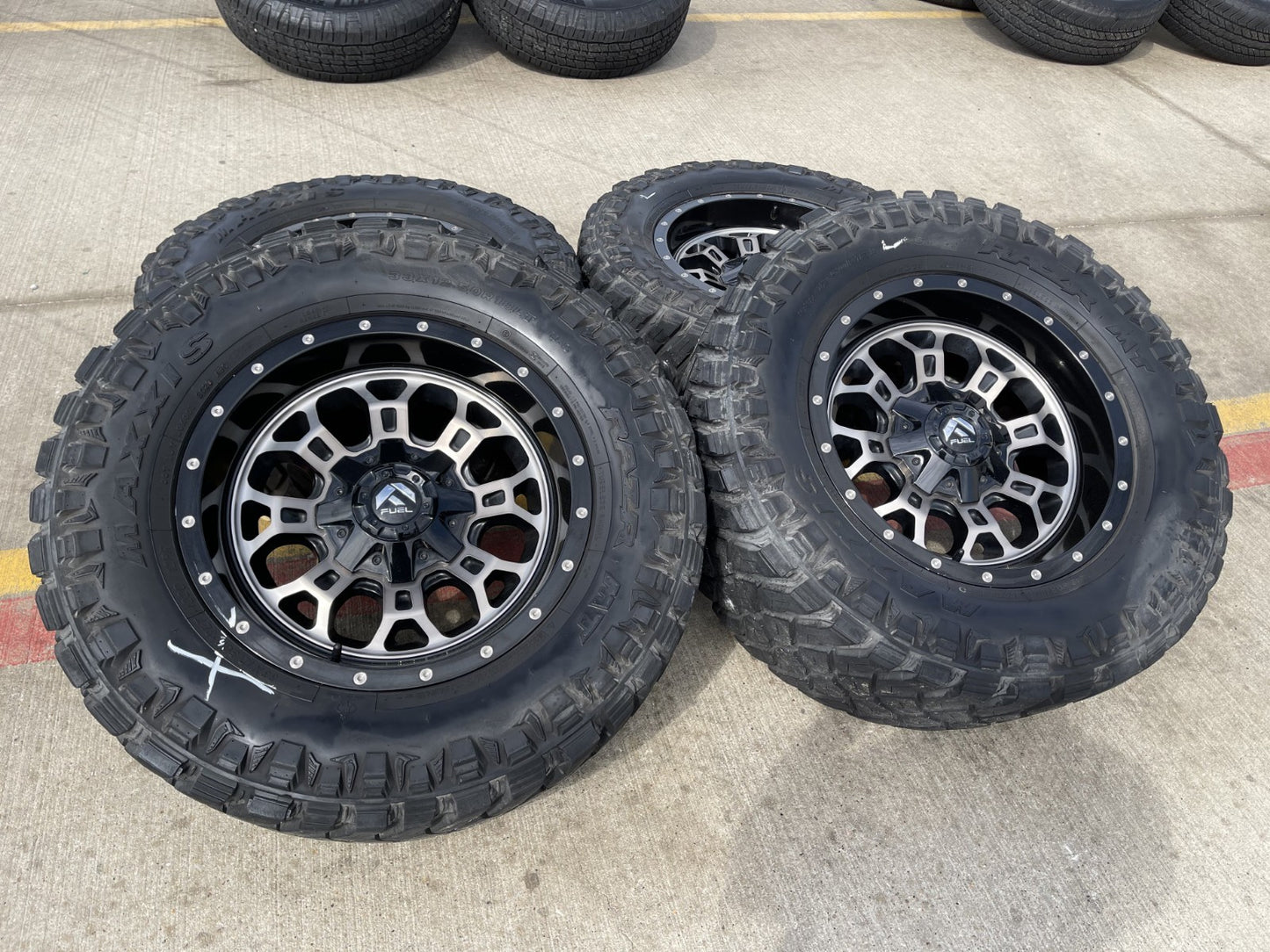 18" 18x9 Fuel Crush D561 Jeep Wrangler wheels rims 5x114.3 5x4.5 5x5 5x127 35"