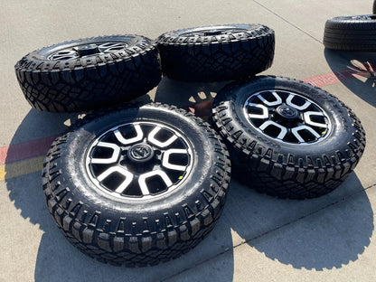 18" Ram 2500 3500 LARAMIE OEM wheels rims 2694 tires 35" DURATRAC NEW