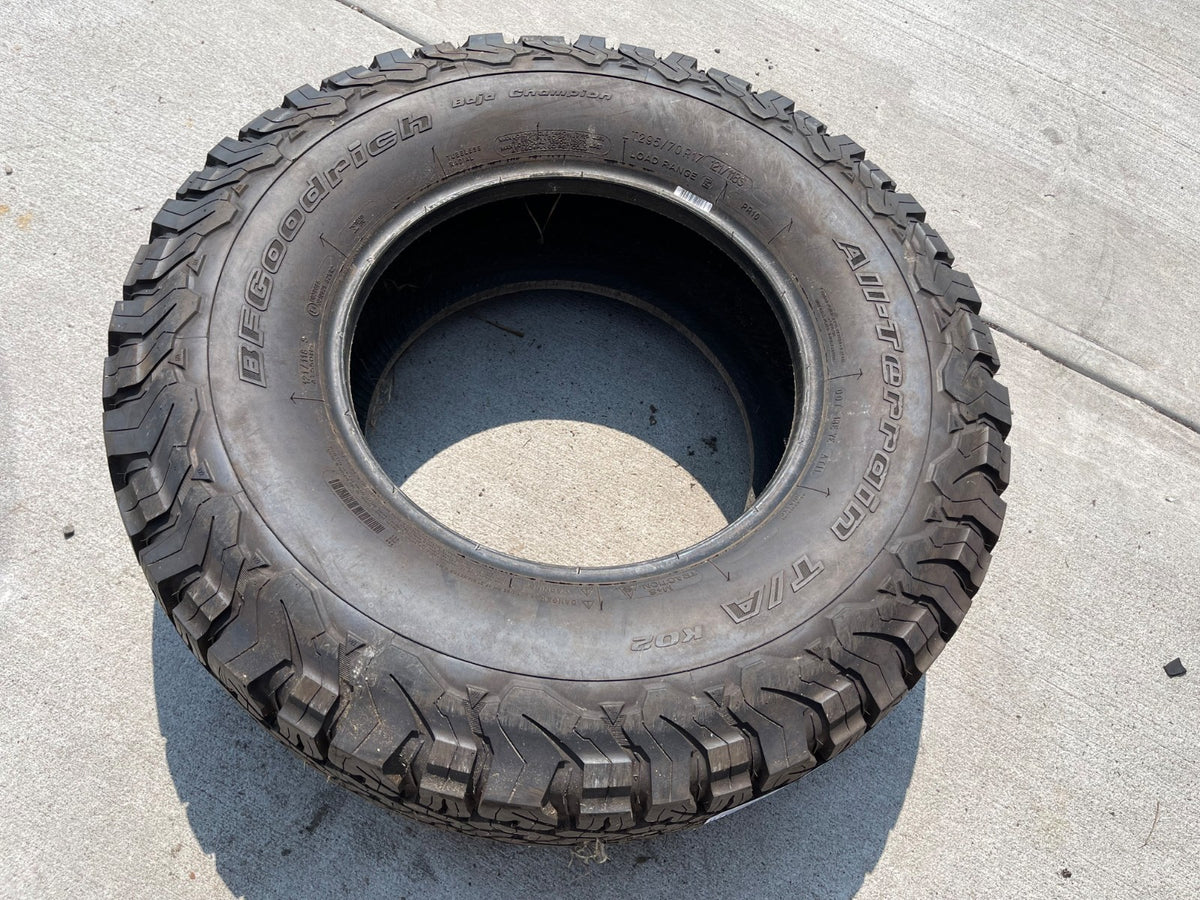 (1) 295/70/17 BFG KO2 A/T tire 295/70R17 LT 10 ply LRE 121S TAKE OFF NEW