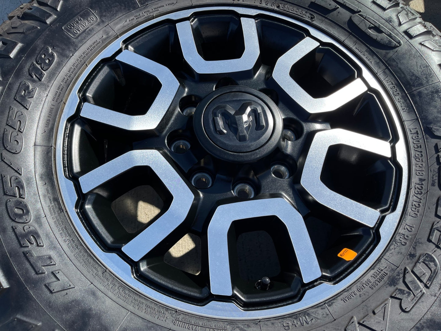 18" Ram 2500 3500 LARAMIE OEM 2694 wheels rims 2023 2024 2025 2026 NITRO 33" NEW